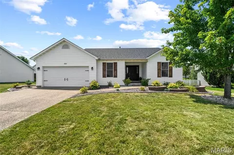 202 Schmittgens Dr, Wentzville, MO 63385