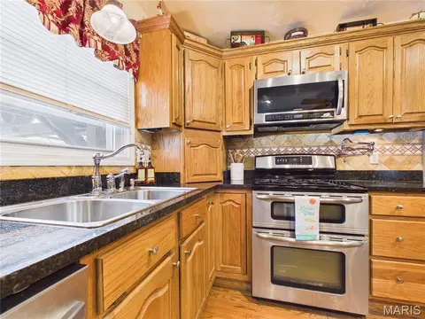 Kitchen - 606 Sheridan Dr, Chaffee, MO 63740 photo 7 of 10