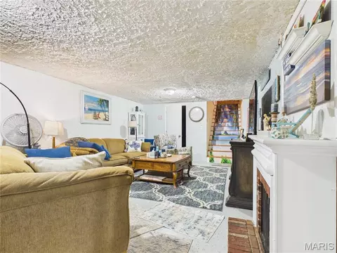 Living - 606 Sheridan Dr, Chaffee, MO 63740 photo 4 of 4