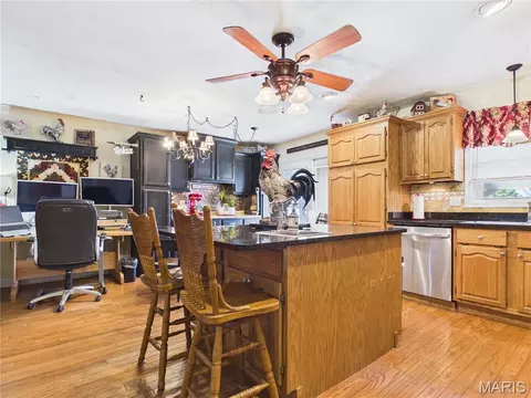 Kitchen - 606 Sheridan Dr, Chaffee, MO 63740 photo 5 of 10