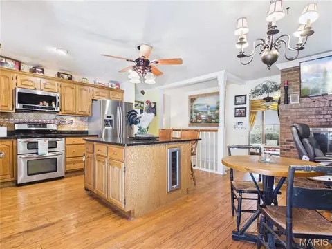 Kitchen - 606 Sheridan Dr, Chaffee, MO 63740 photo 2 of 10