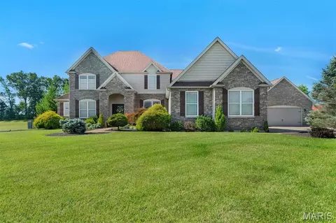 11090 Stonebridge Ln, Wentzville, MO 63385