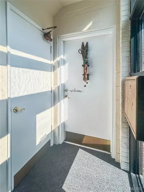 Entry Way - 111 E Washington Ave #1N, Saint Louis, MO 63122 photo 1 of 1