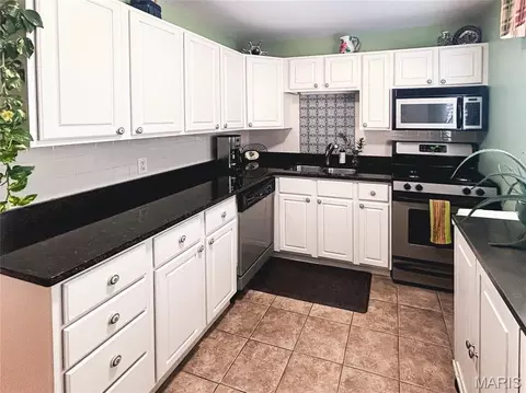 Kitchen - 111 E Washington Ave #1N, Saint Louis, MO 63122 photo 1 of 2
