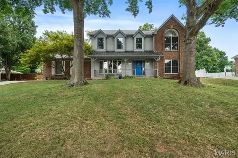 7807 Grantwood Oaks Ct, Saint Louis, MO 63123