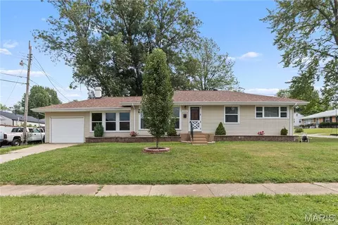 3442 Saint Donald Ln, Saint Ann, MO 63074