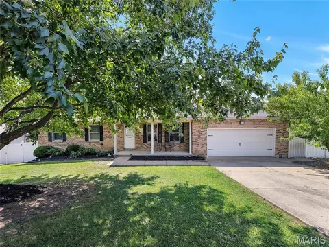 7 Bittersweet Dr, Saint Clair, MO 63077
