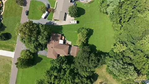 36 Marine Ln, Maryland Heights, MO 63043