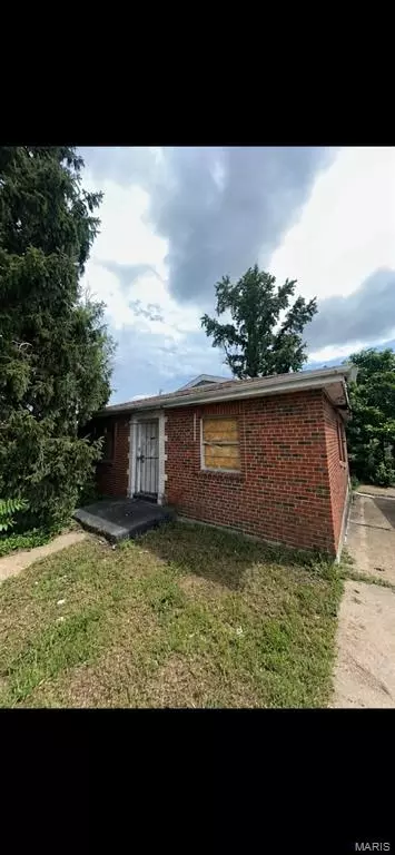 5709 Lilian Ave, Saint Louis, MO 63120