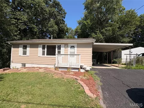 1126 East Dr, Cottage Hills, IL 62018