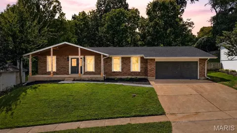3578 Crowndun Dr, Oakville, MO 63129