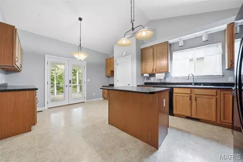 Kitchen - 420 Bittersweet Dr, O'fallon, MO 63366 photo 3 of 4