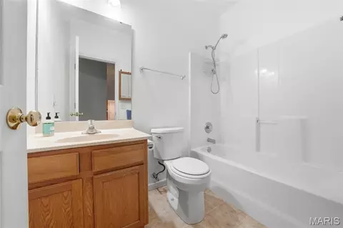 Entry Way - 420 Bittersweet Dr, O'fallon, MO 63366 photo 2 of 2