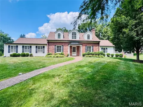 27 Ellsworth Ln, Ladue, MO 63124