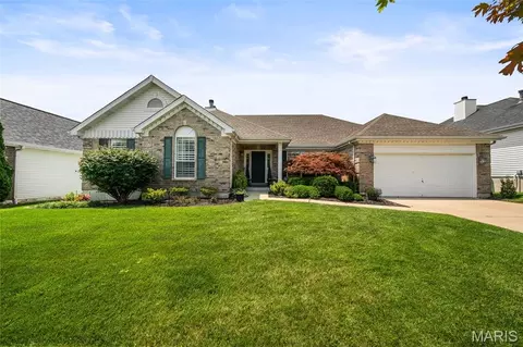 752 Hawk Run Dr, O'fallon, MO 63368 photo 2
