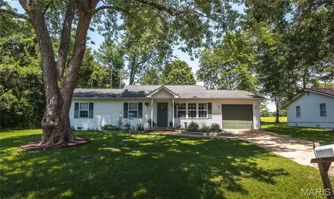 528 Christine St, Saint James, MO 65559