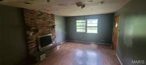 Living - 655 Eldon Dr, Bismarck, MO 63624 photo 1 of 2