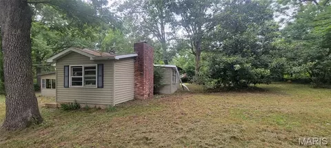 Exterior - 655 Eldon Dr, Bismarck, MO 63624 photo 2 of 5