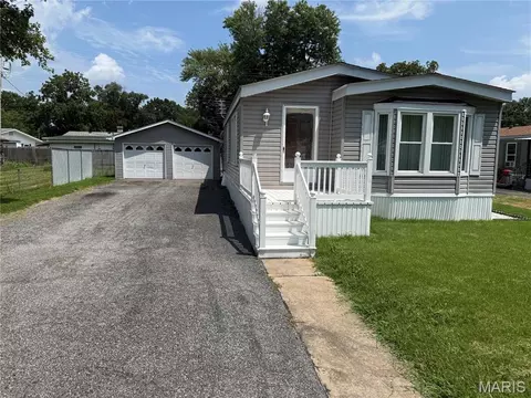 434 S 7th St, Caseyville, IL 62232