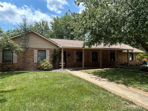 30 Fawn Meadows Dr, Swansea, IL 62226