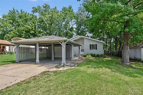2365 Buttonwood Ct, Florissant, MO 63031