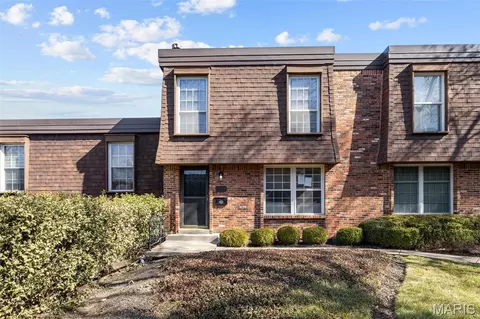 13479 Coliseum Dr, Chesterfield, MO 63017