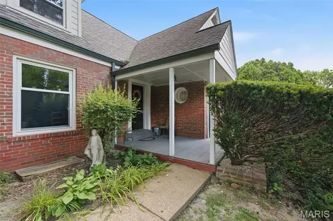 7816 Blackberry Ave, Saint Louis, MO 63130