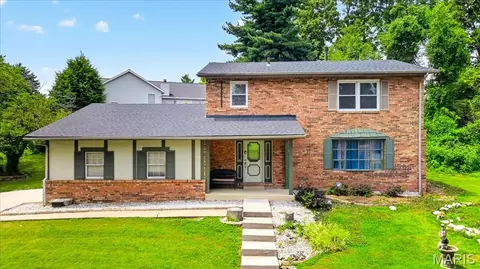 27 Heatherwood Dr, Collinsville, IL 62234
