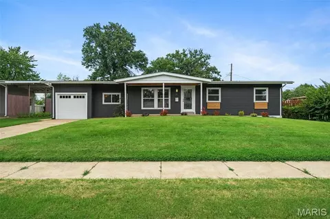 245 Humes Ln, Florissant, MO 63031
