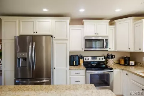 Kitchen - 265 Fraser Rdg, Jackson, MO 63755 photo 2 of 2