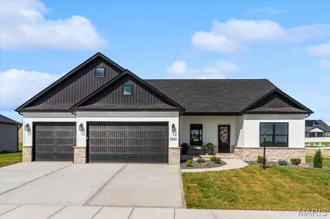 3023 Mobile Dr, Glen Carbon, IL 62034