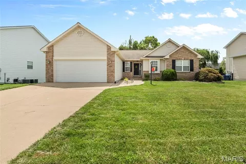 7022 Richmond Dr, Glen Carbon, IL 62034
