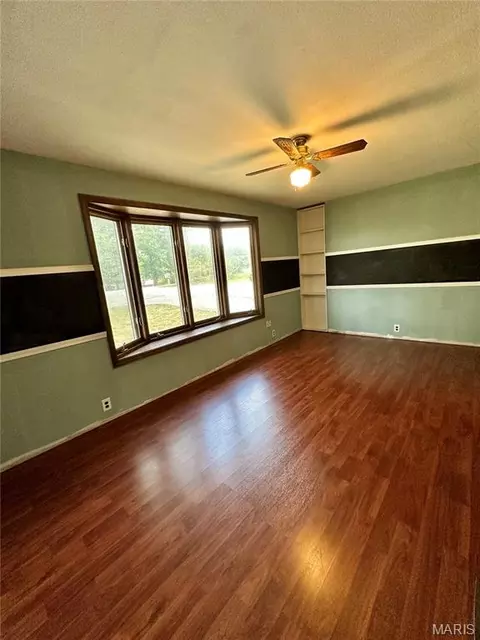 Living - 7002 Highway Yy, Washington, MO 63090 photo 3 of 3