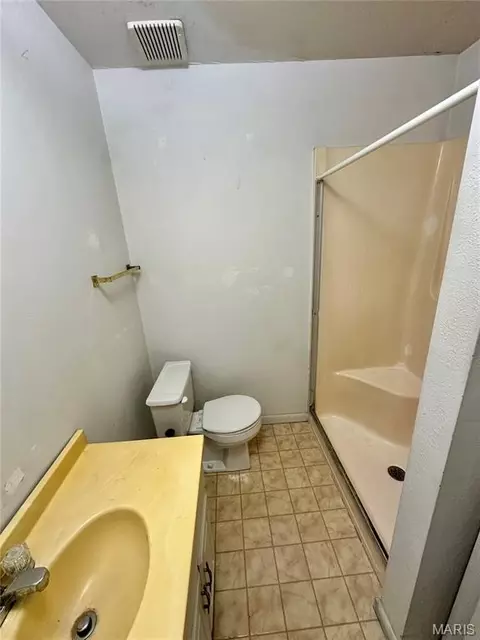 Bath - 7002 Highway Yy, Washington, MO 63090 photo 2 of 2