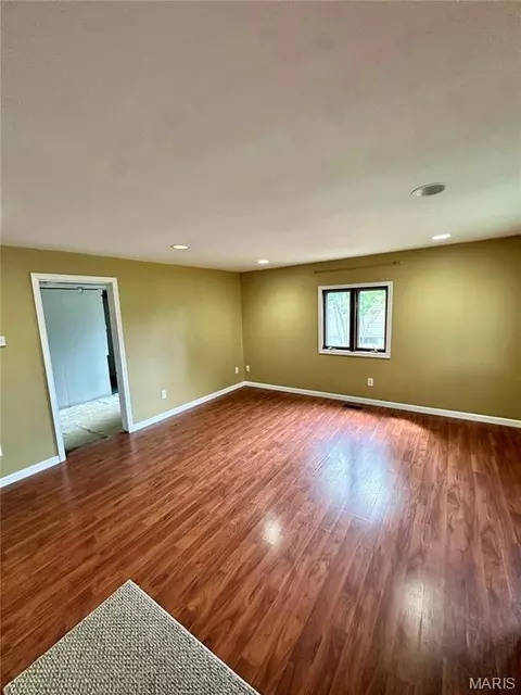 Living - 7002 Highway Yy, Washington, MO 63090 photo 1 of 3