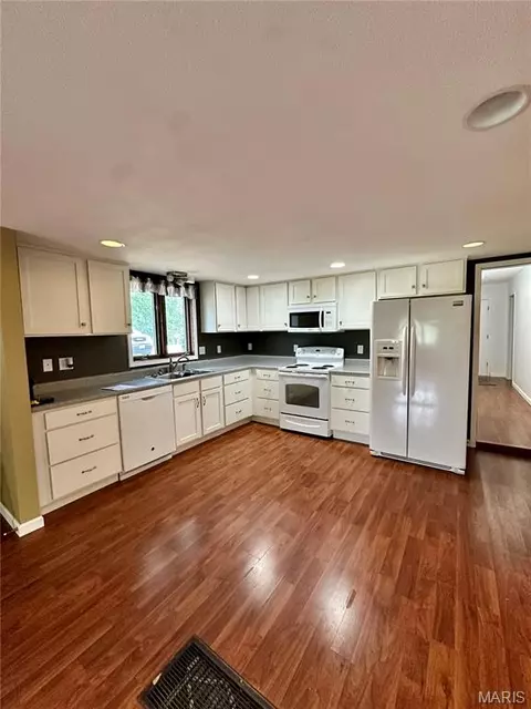 Kitchen - 7002 Highway Yy, Washington, MO 63090 photo 1 of 1