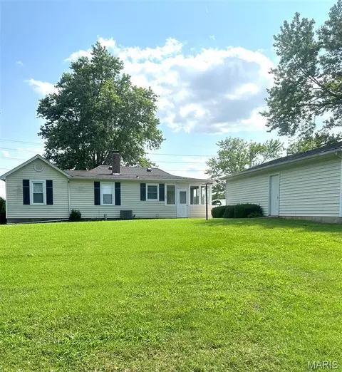 Exterior - 1174 Bieker Rd, Washington, MO 63090 photo 4 of 8