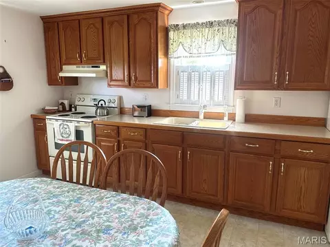 Kitchen - 1174 Bieker Rd, Washington, MO 63090 photo 1 of 1