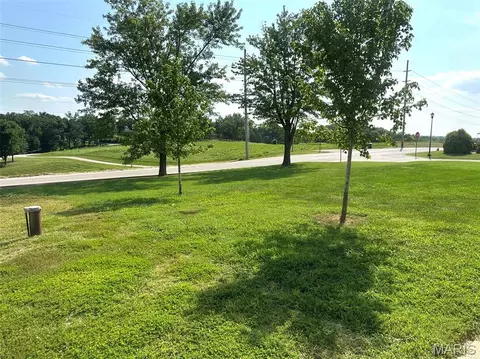 Exterior - 1174 Bieker Rd, Washington, MO 63090 photo 6 of 8