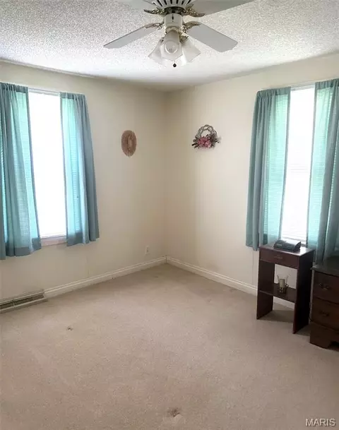 Bedroom - 1174 Bieker Rd, Washington, MO 63090 photo 3 of 4