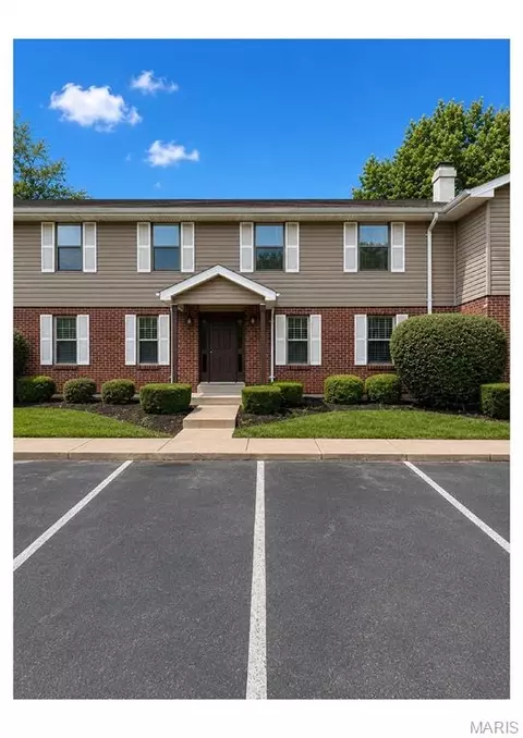 1861 High Sun Dr, Florissant, MO 63031