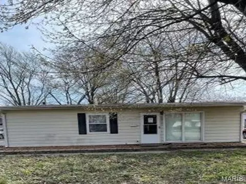 128 Saint Thomas Ln, Cahokia, IL 62206