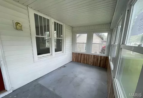 Exterior - 504 E Walnut St, Gillespie, IL 62033 photo 3 of 3