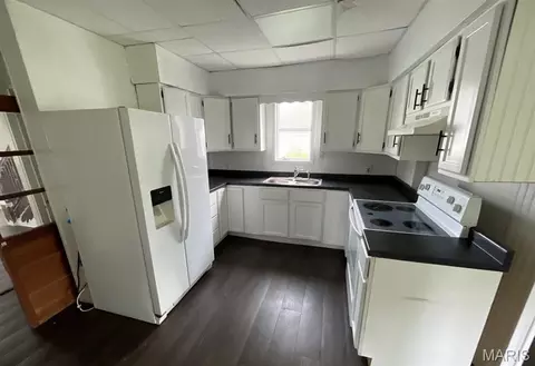Kitchen - 504 E Walnut St, Gillespie, IL 62033 photo 1 of 1