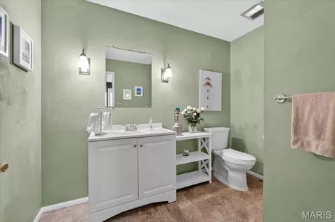 Bath - 249 Aspen Trail Dr, Ballwin, MO 63011 photo 4 of 4