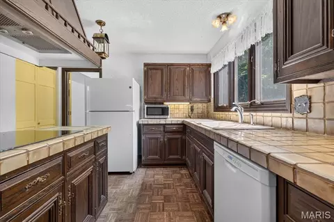 Kitchen - 4622 Vixen Cir, Wildwood, MO 63069 photo 3 of 3