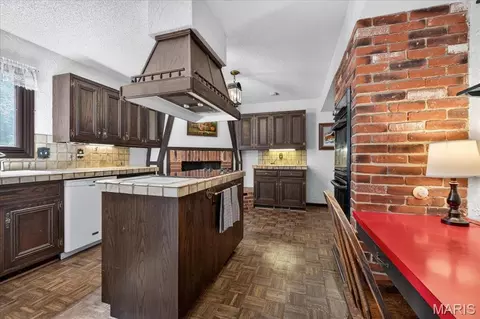 Kitchen - 4622 Vixen Cir, Wildwood, MO 63069 photo 2 of 3