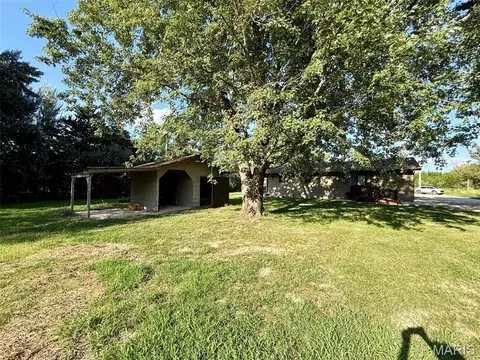Exterior - 20 Edith Dr, Bourbon, MO 65441 photo 4 of 9