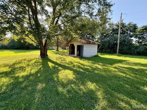 Exterior - 20 Edith Dr, Bourbon, MO 65441 photo 2 of 9