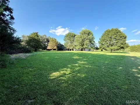 Exterior - 20 Edith Dr, Bourbon, MO 65441 photo 5 of 9